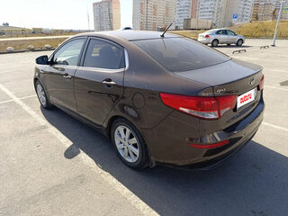 2016 Kia Rio III Рестайлинг, коричневый, 1150000 рублей, вид 4