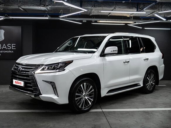 2016 Lexus LX 570 III Рестайлинг 2, белый, 7850000 рублей