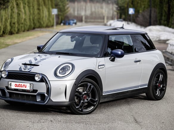 2022 Mini Hatch Cooper S III (F55/F56) Рестайлинг 2, серый, 3950000 рублей