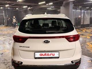 2020 Kia Sportage IV Рестайлинг, белый, 3070000 рублей, вид 4