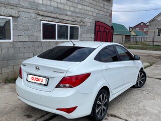 2015 Hyundai Solaris I Рестайлинг, белый, 900000 рублей, вид 5