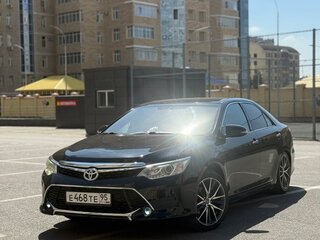 2015 Toyota Camry VII (XV50) Рестайлинг, чёрный, 1780000 рублей, вид 2