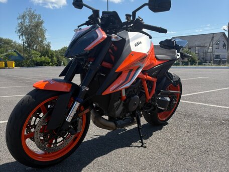 2022 KTM 1290 Super Duke R Evo, оранжевый, 1200000 рублей, вид 3