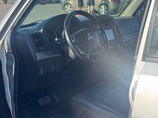 2010 Mitsubishi Pajero IV, серебристый, 2000000 рублей, вид 4