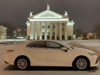 2021 Toyota Camry VIII (XV70), белый, 2650000 рублей, вид 4