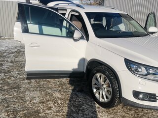 2013 Volkswagen Tiguan I Рестайлинг, белый, 1650000 рублей, вид 4
