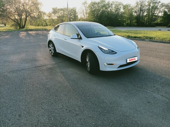 2023 Tesla Model Y Long Range I, белый, 5500000 рублей - вид 1