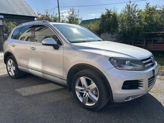 2010 Volkswagen Touareg II, серебристый, 1590000 рублей, вид 1