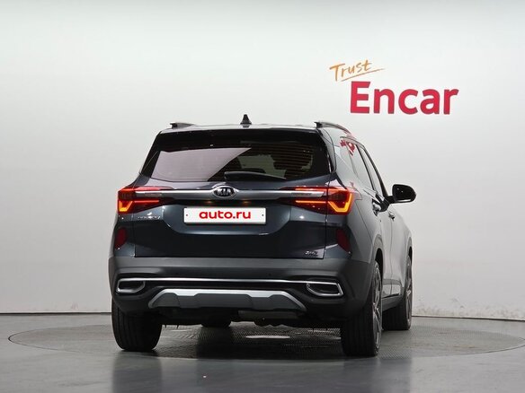 2020 Kia Seltos I, серебристый, 2200000 рублей - вид 3