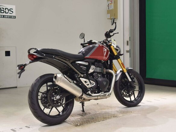 2024 Triumph Speed 400, красный, 677000 рублей - вид 4