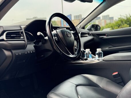 2020 Toyota Camry VIII (XV70), белый, 2870000 рублей, вид 5