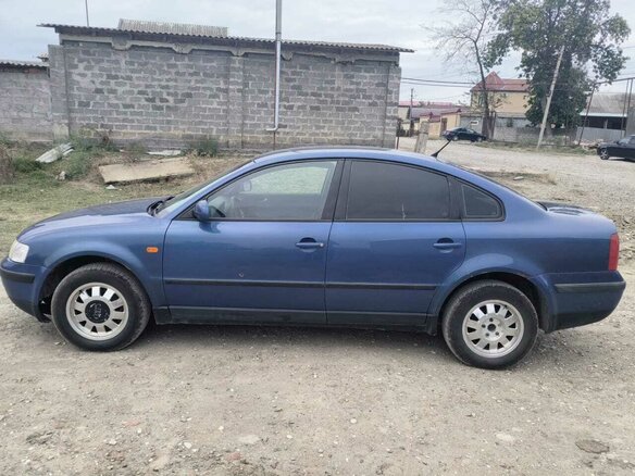 1998 Volkswagen Passat B5, синий, 240000 рублей - вид 2