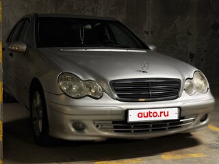 2004 Mercedes-Benz C-Класс 180 II (W203) Рестайлинг, серебристый, 520000 рублей, вид 2