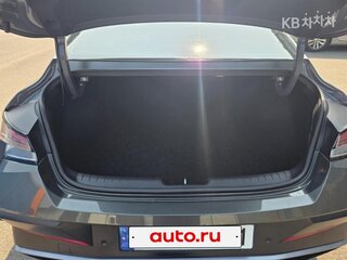 2023 Hyundai Avante VII Рестайлинг, серебристый, 1830005 рублей, вид 5