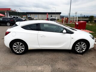 2013 Opel Astra GTC J Рестайлинг, белый, 740000 рублей, вид 2