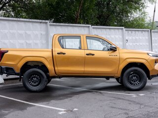 2026 Toyota Hilux IX, золотистый, 7830000 рублей, вид 4