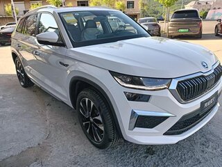 2024 Skoda Kodiaq I Рестайлинг, белый, 4300000 рублей, вид 3