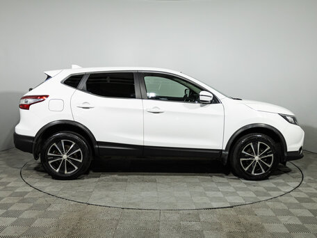 2017 Nissan Qashqai II, белый, 1129777 рублей, вид 4