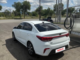 2017 Kia Rio IV, белый, 900000 рублей, вид 4