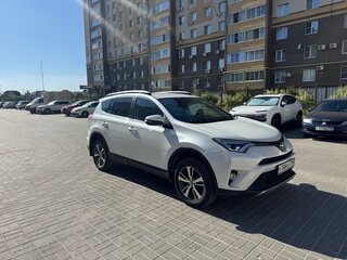 2018 Toyota RAV4 IV (XA40) Рестайлинг, белый, 2090000 рублей, вид 3