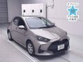2022 Toyota Yaris IV, серебристый, 765000 рублей - вид 9