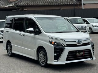 2021 Toyota Voxy III (R80) Рестайлинг, белый, 1510000 рублей, вид 2