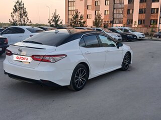 2019 Toyota Camry VIII (XV70), белый, 1699000 рублей, вид 4