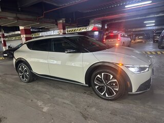 2023 Kia EV6 Standard Range I, белый, 2450000 рублей, вид 2