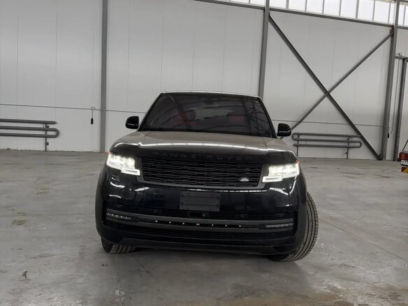 2023 Land Rover Range Rover P530 MHEV V, чёрный, 23000000 рублей - вид 1