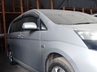 2011 Toyota ISis I Рестайлинг, серебристый, 1375000 рублей, вид 3