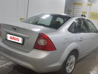 2011 Ford Focus II Рестайлинг, серебристый, 598000 рублей, вид 4