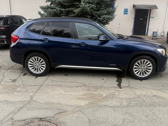 2013 BMW X1 20i I (E84) Рестайлинг, синий, 1490000 рублей - вид 1