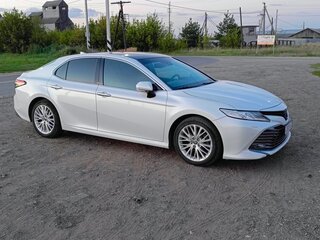 2019 Toyota Camry VIII (XV70), белый, 2800000 рублей, вид 3