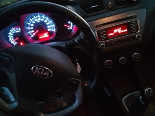 2017 Kia Rio III Рестайлинг, белый, 1050000 рублей, вид 4