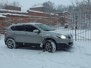 2010 Nissan Qashqai I Рестайлинг, серебристый, 980000 рублей, вид 4