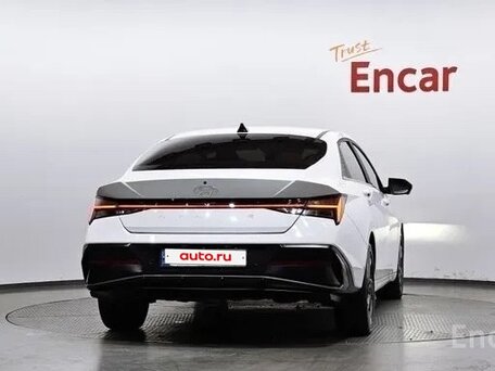 2023 Hyundai Avante VII Рестайлинг, белый, 1800000 рублей, вид 3
