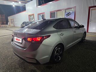 2018 Hyundai Solaris II, серебристый, 1080000 рублей, вид 3