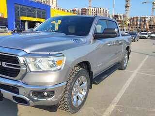 2021 Ram 1500 Crew Cab eTorque V, серебристый, 7000000 рублей, вид 2
