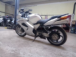 2003 Honda VFR 800, серебристый, 450000 рублей, вид 3