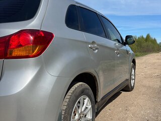 2014 Mitsubishi ASX I Рестайлинг, серебристый, 980000 рублей, вид 3