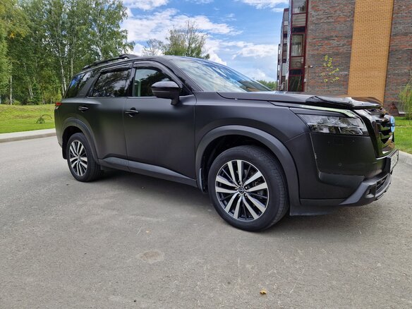 2021 Nissan Pathfinder V, чёрный - вид 4