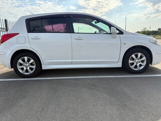 2011 Nissan Tiida I Рестайлинг, белый, 895000 рублей, вид 2