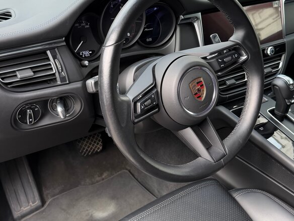 2024 Porsche Macan I Рестайлинг 2, красный, 8100000 рублей - вид 6