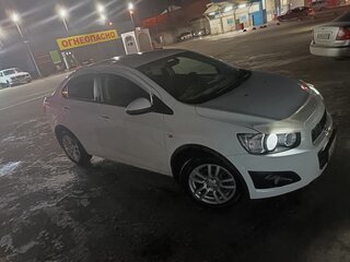 2012 Chevrolet Aveo II, белый, 700000 рублей, вид 1