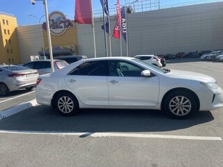 2015 Toyota Camry VII (XV50) Рестайлинг, белый, 2200000 рублей, вид 4
