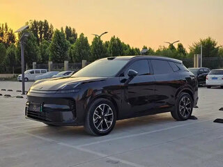 2026 Lynk & Co 08 EM-P 28.3 kWh I Рестайлинг, чёрный, 4462222 рублей, вид 4