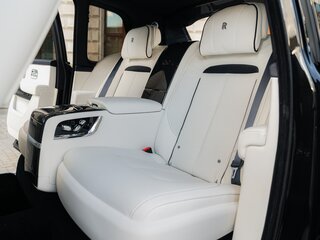 2025 Rolls-Royce Cullinan Black Badge I Рестайлинг (Series II), чёрный, 65000000 рублей, вид 3
