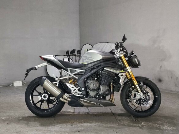 2022 Triumph Speed Triple, серый, 1377000 рублей - вид 1
