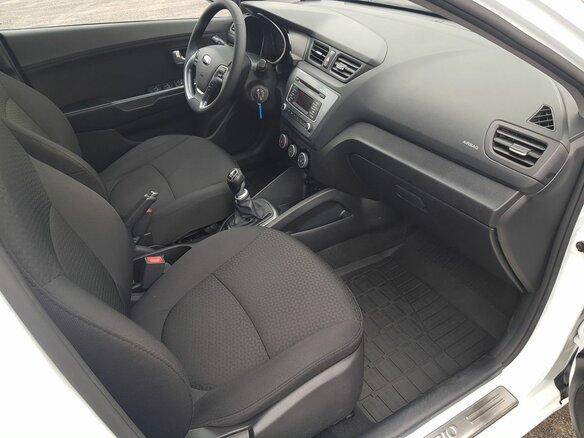 2015 Kia Rio III Рестайлинг, белый - вид 18