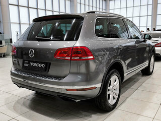 2016 Volkswagen Touareg II Рестайлинг, серый, 2399000 рублей, вид 5